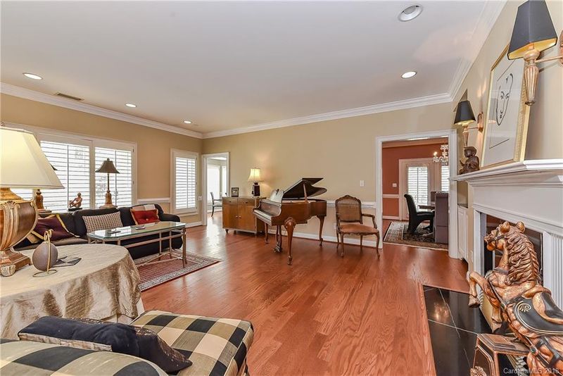 3403 Royal Crest Dr, Charlotte, NC 28210