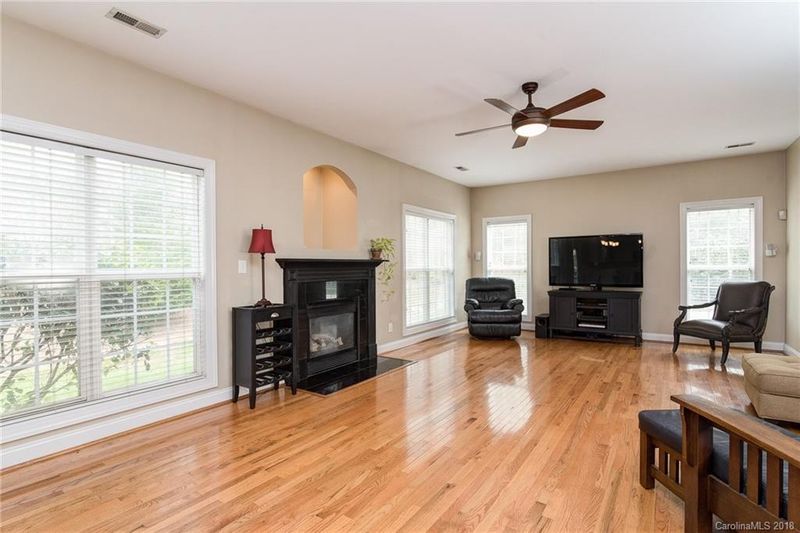 8900 Leitrim Ct, Charlotte, NC 28277