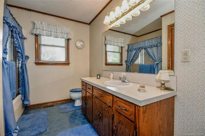 1164 Downing Ct, Lincolnton, NC 28092