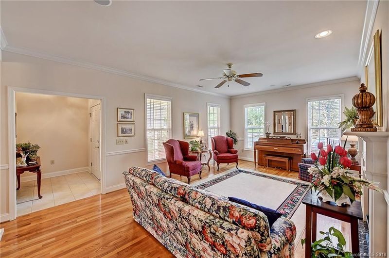 12910 Park Crescent Cir, Pineville, NC 28134