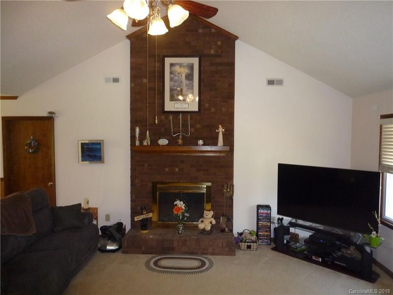 8513 Brookstead Dr, Charlotte, NC 28215