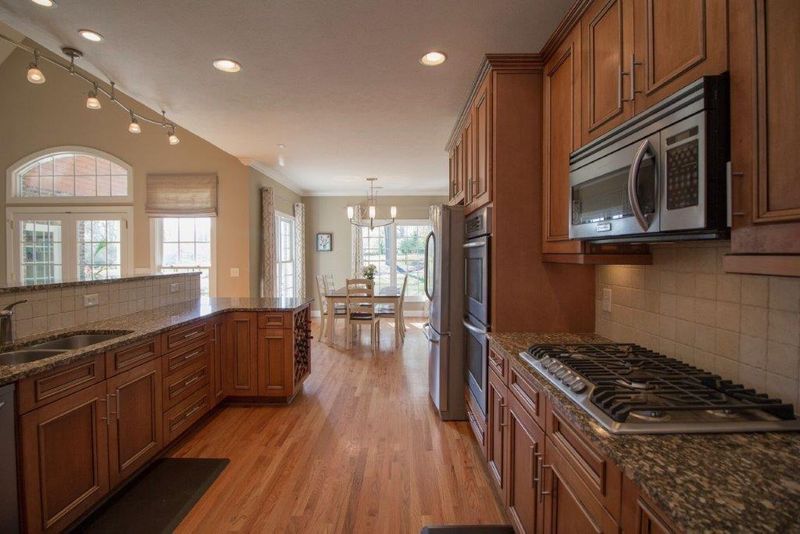 1307 6th St, Hickory, NC 28601