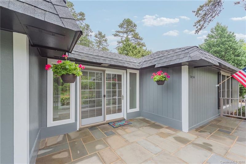 1054 Palmyra Dr, Tega Cay, SC 29708