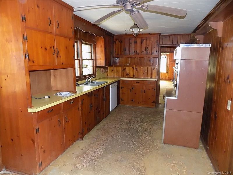 2833 Davis Park Rd, Gastonia, NC 28053