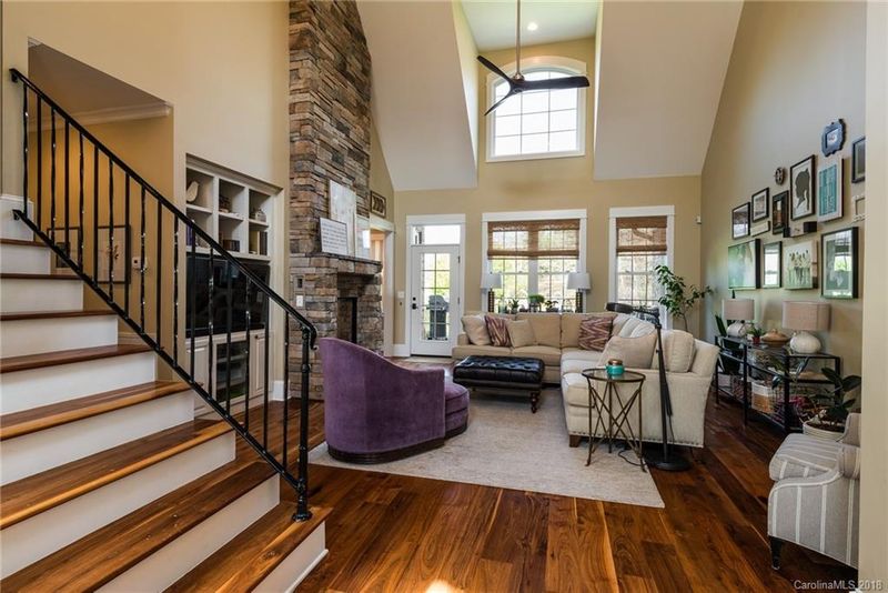4684 White Eagle Ln, Hickory, NC 28602