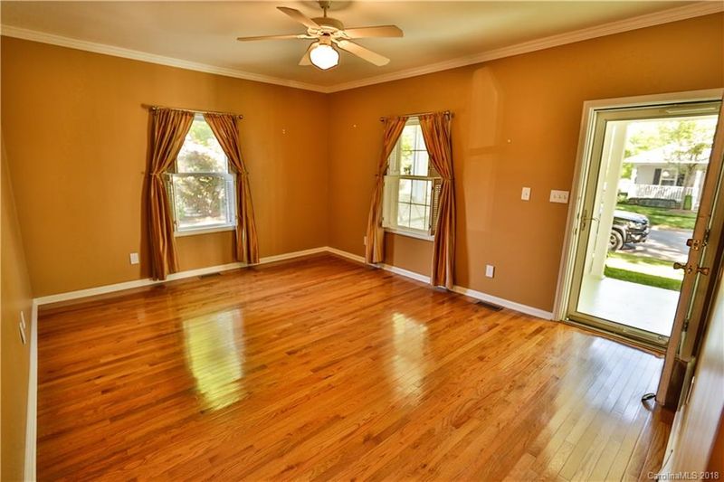 207 6th St, Belmont, NC 28012