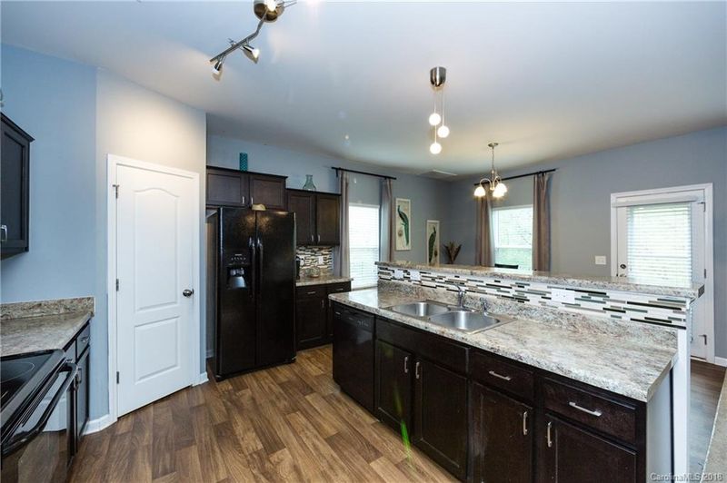 2202 Turtle Point Rd #8, Charlotte, NC 28262