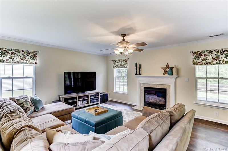 7242 Cascading Pines Dr, Tega Cay, SC 29708
