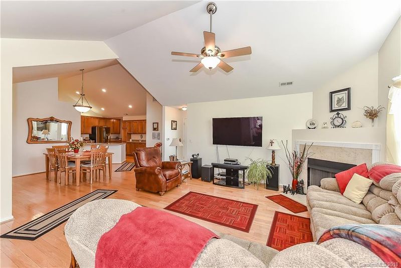 759 Ledgestone Ct, Tega Cay, SC 29708