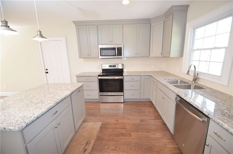 604 9th St, Hickory, NC 28601