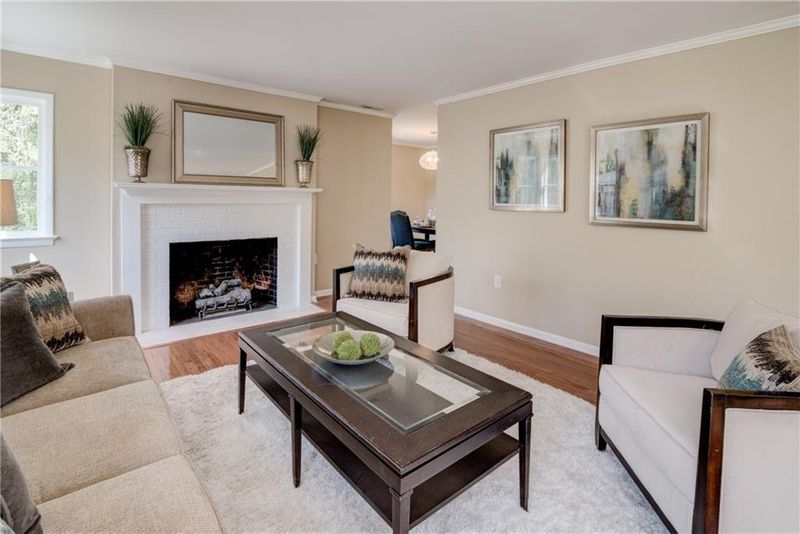 855 N Center St, Hickory, NC 28601