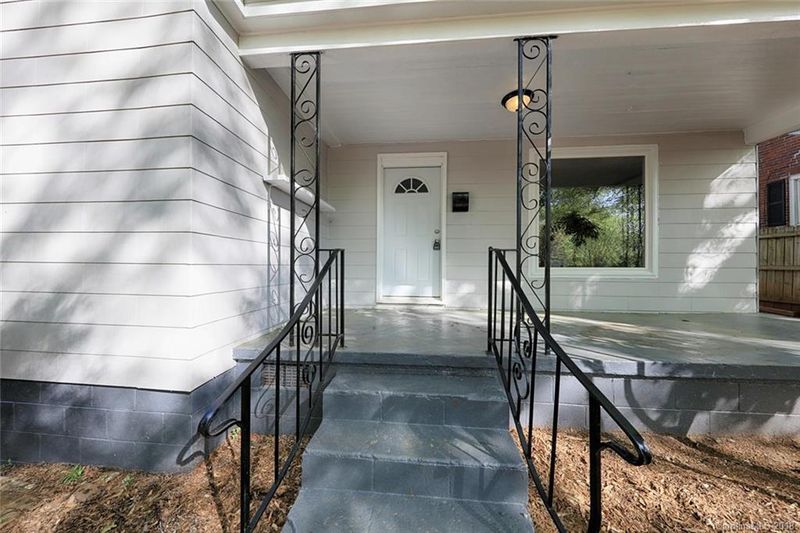 1400 Effingham Rd, Charlotte, NC 28208