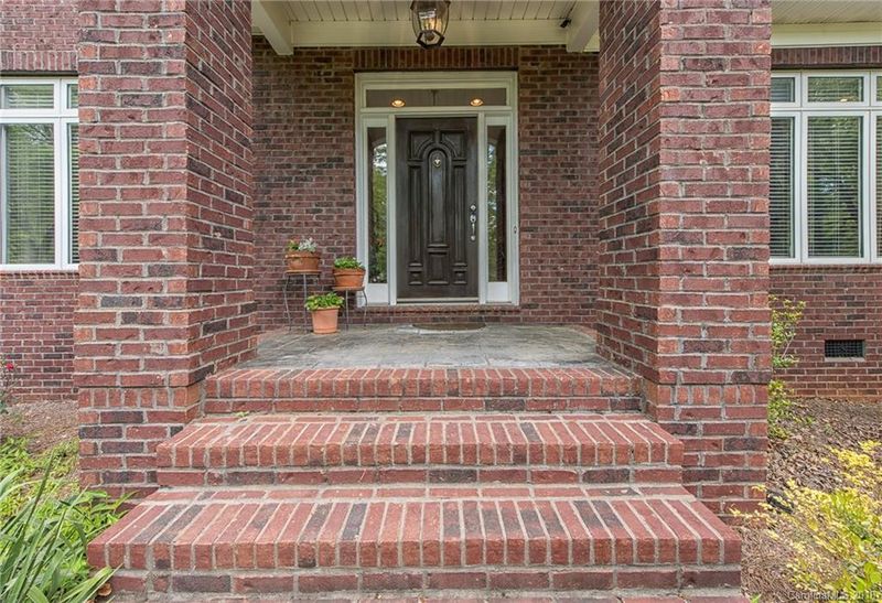 3939 Davis Dr, Charlotte, NC 28270