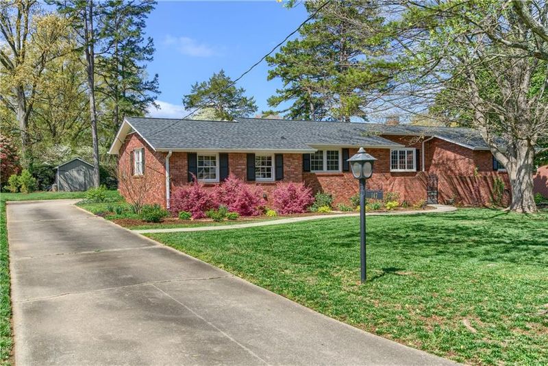147 18th Ave NW, Hickory, NC 28601