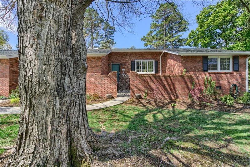 147 18th Ave NW, Hickory, NC 28601