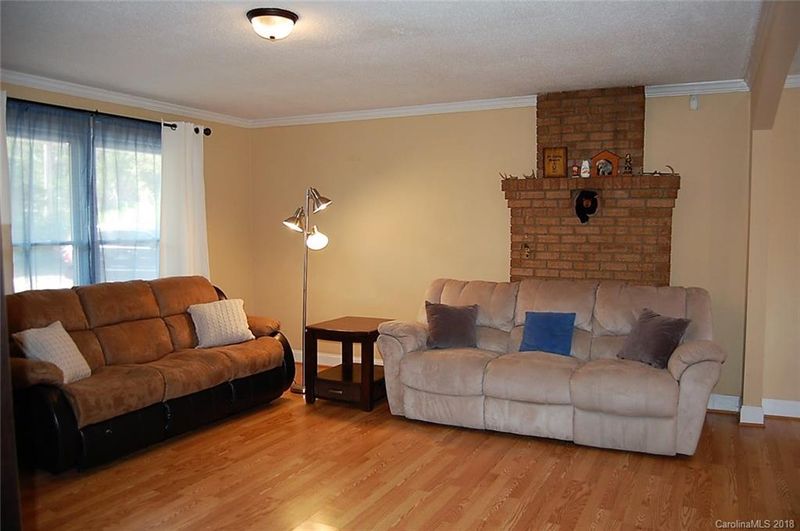 121 Longbranch Rd, Statesville, NC 28677