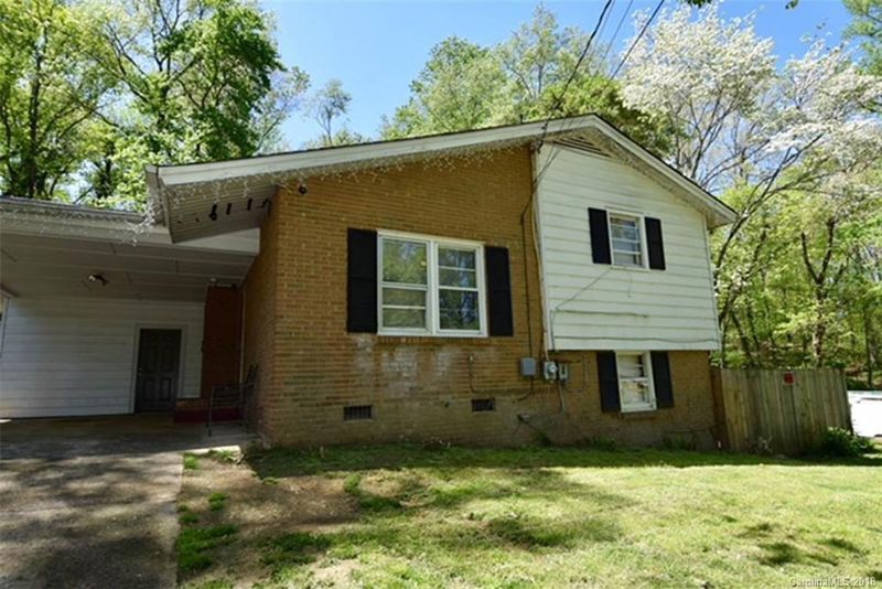 439 Whispering Pines Dr, Charlotte, NC 28217
