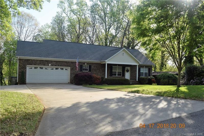 930 Paramount Cir, Gastonia, NC 28052