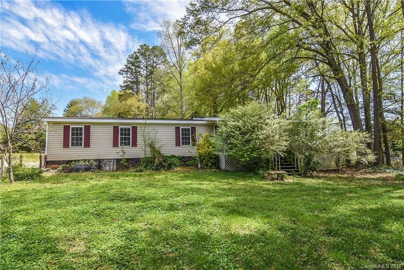 307 Rutledge Rd, Mount Holly, NC 28120
