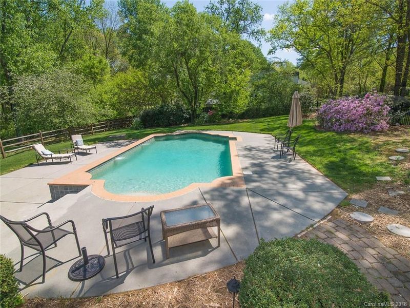 3809 Bridgewood Ln, Charlotte, NC 28226