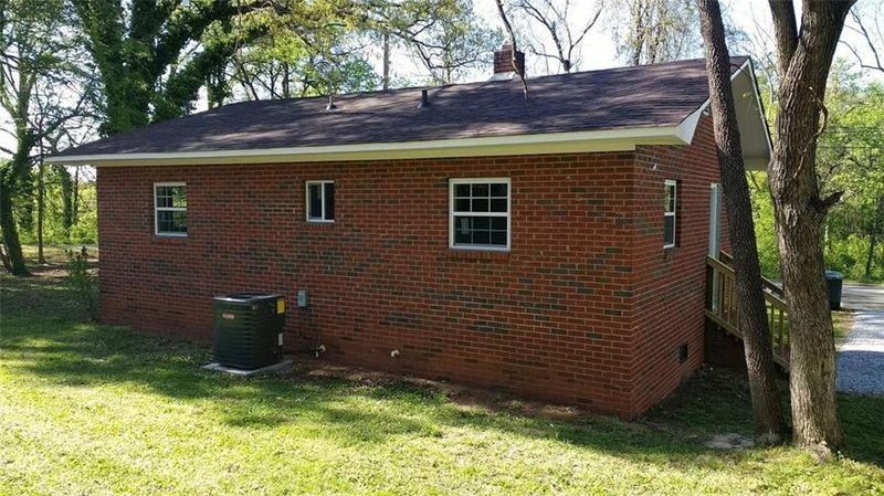 315 W 10th St, Newton, NC 28658