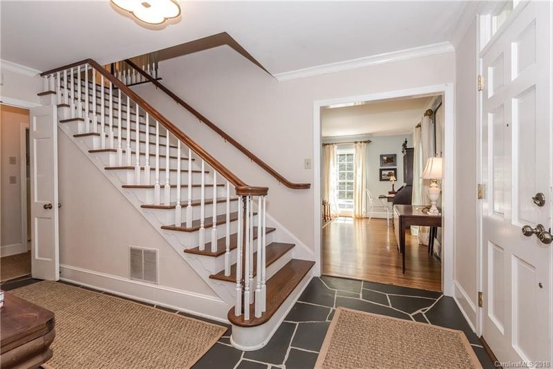 5520 Sardis Rd, Charlotte, NC 28270