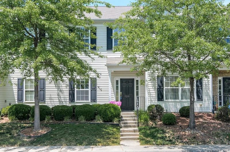 2248 Winthrop Chase Dr, Charlotte, NC 28212