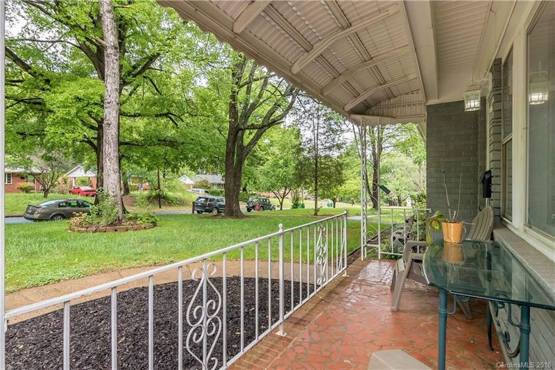 2221 Markham Ct, Charlotte, NC 28205