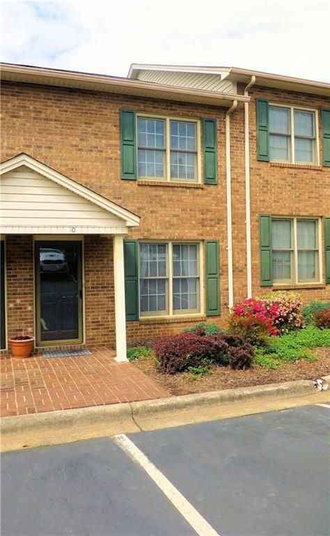 2433 1st St NW #10D, Hickory, NC 28601