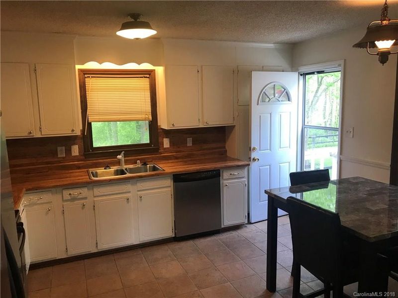 1102 Lakeview St, Kannapolis, NC 28083