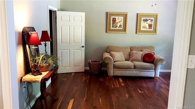 1819 Rippy Ln, Lincolnton, NC 28092