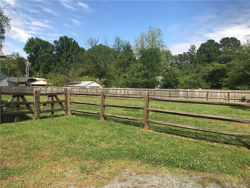 6812 Tuckaseegee Rd, Charlotte, NC 28214