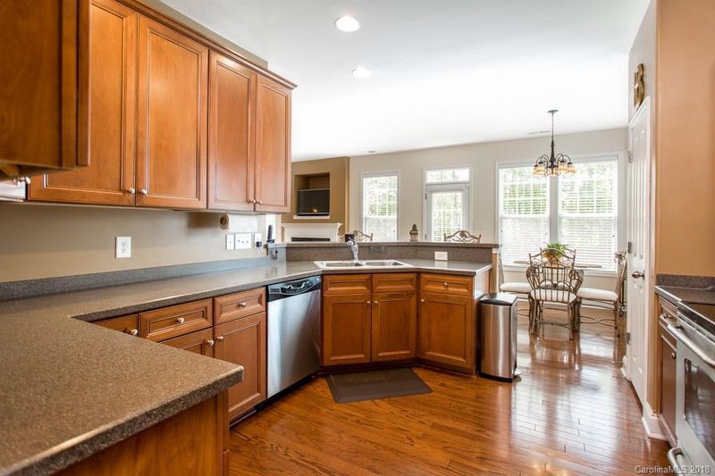 2304 Winding River Dr, Charlotte, NC 28214