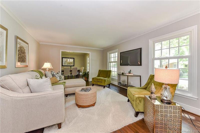 701 Sandridge Rd, Charlotte, NC 28210
