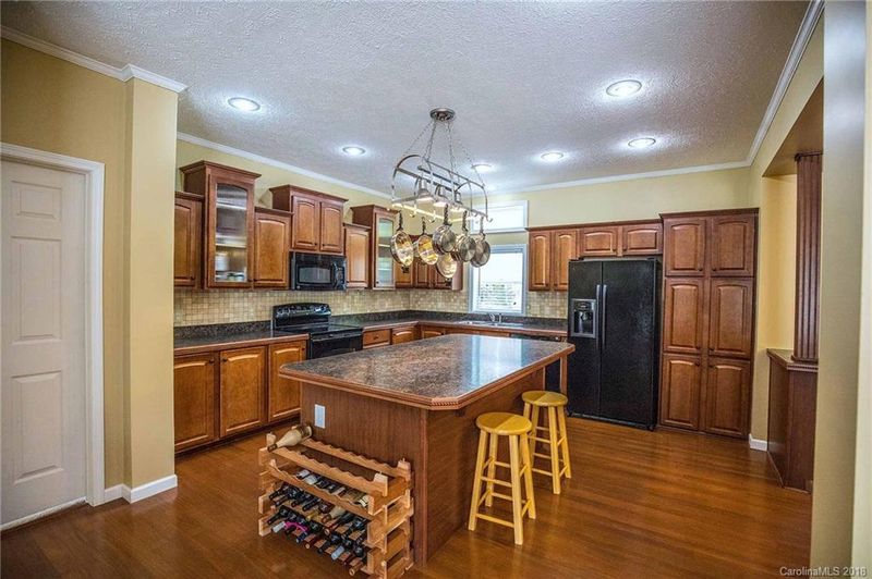 139 Peridot Dr, Statesville, NC 28625