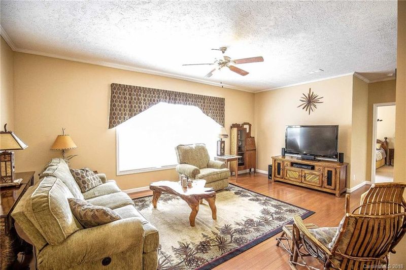 139 Peridot Dr, Statesville, NC 28625