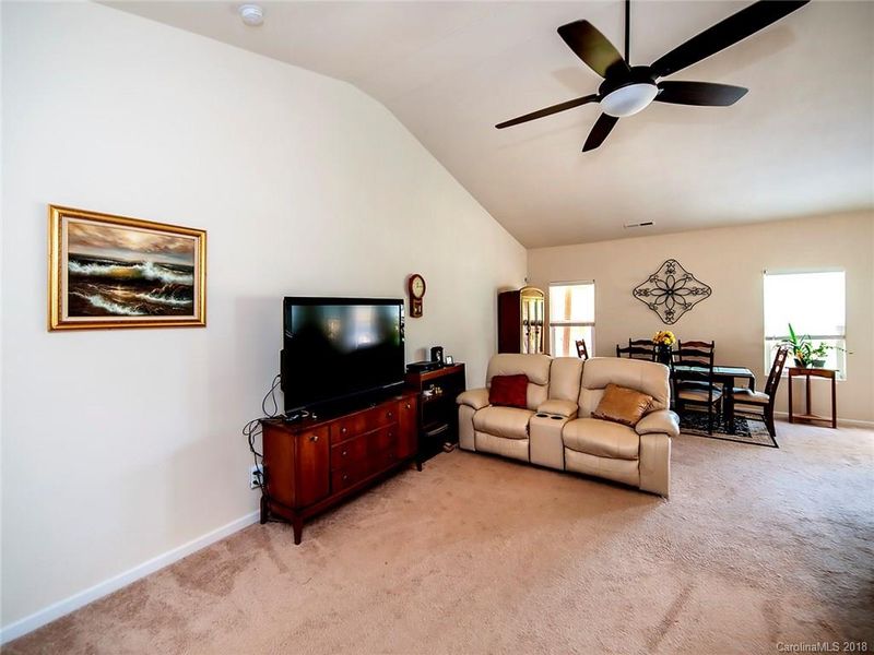 8823 First Run Ct, Charlotte, NC 28215