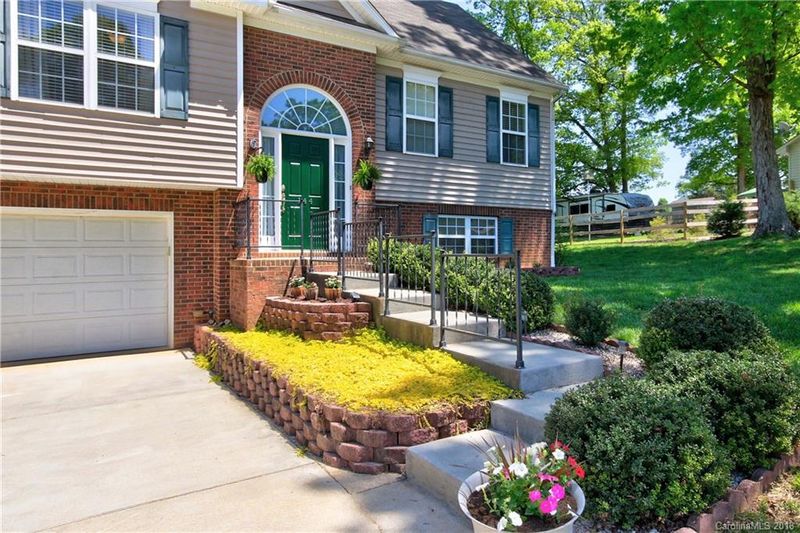 144 Rocky Point Ct, Mooresville, NC 28115