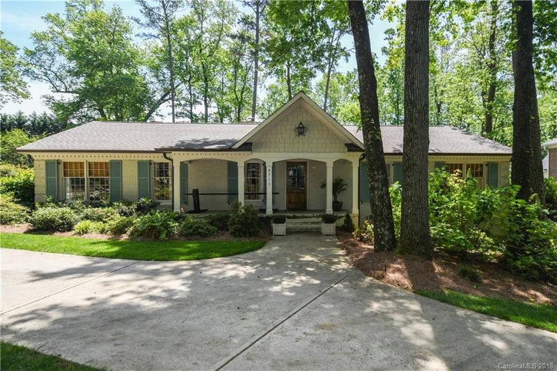 3711 Barclay Downs Dr, Charlotte, NC 28209