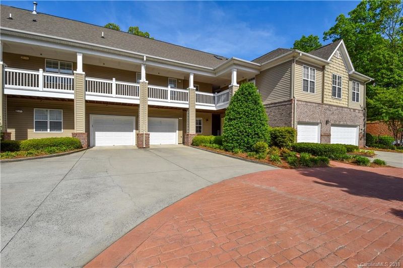 8651 Edinburgh Square Dr, Cornelius, NC 28031