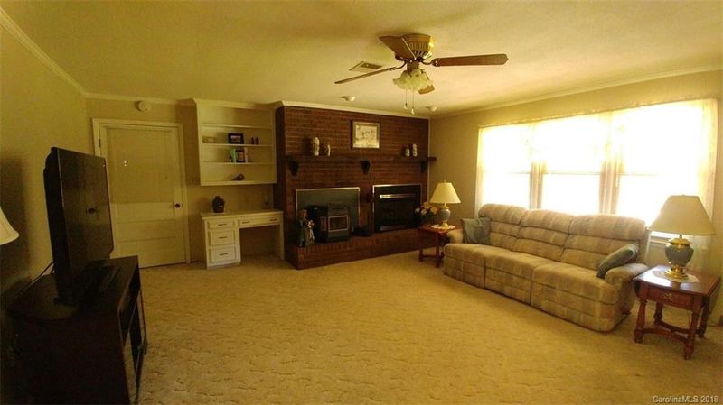 2473 Myra Ln, Lincolnton, NC 28092
