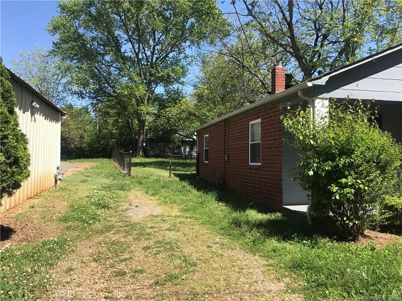 511 Hawthorne Dr, Statesville, NC 28677