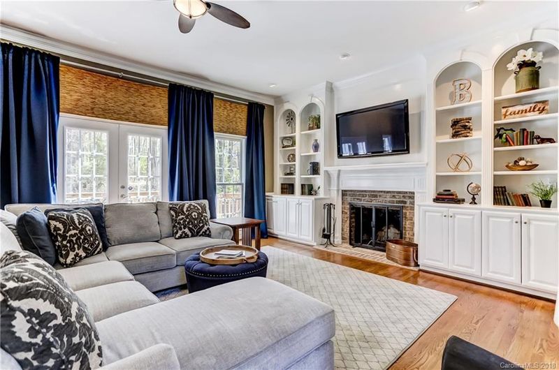 1233 Lost Oak Rd, Charlotte, NC 28270