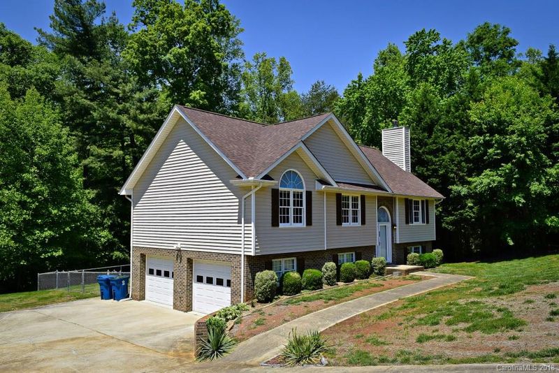 633 35th St NE, Conover, NC 28613