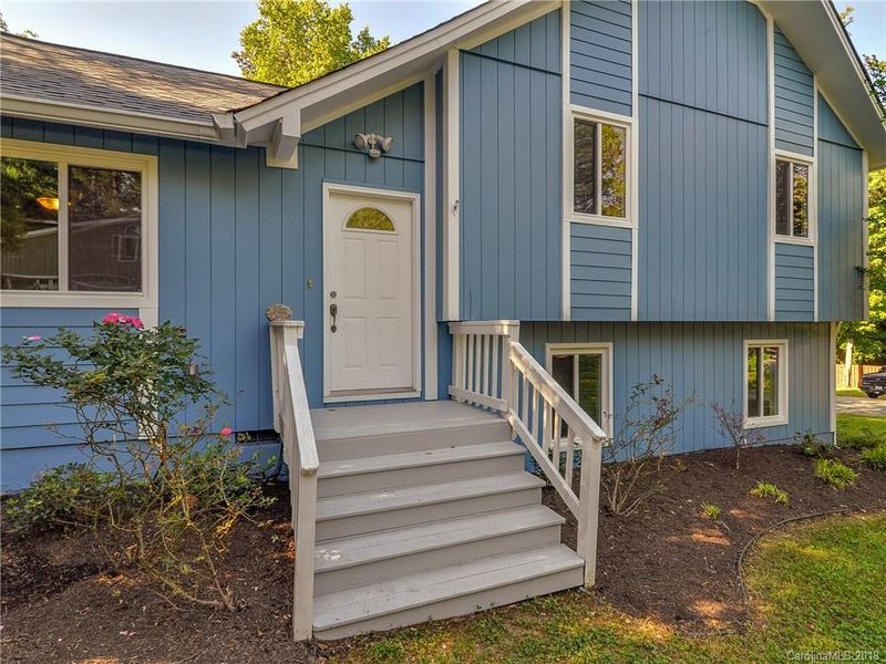 1055 Palmyra Dr, Tega Cay, SC 29708