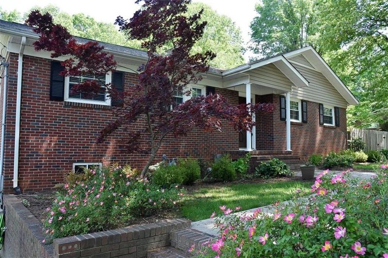 610 2nd Avenue Pl NE, Conover, NC 28613