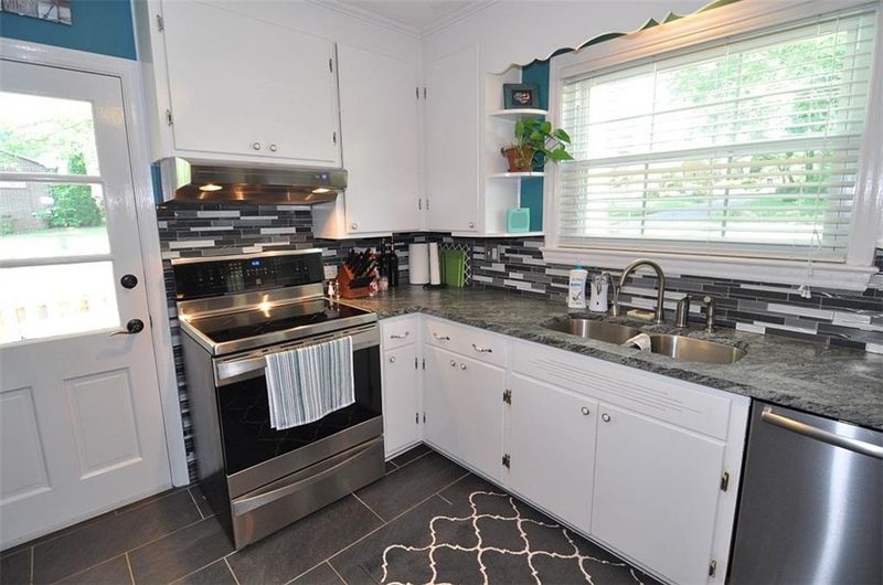 610 2nd Avenue Pl NE, Conover, NC 28613