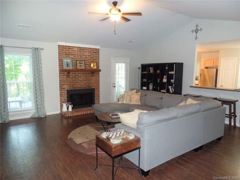 2330 Castlecomer Dr, Charlotte, NC 28262
