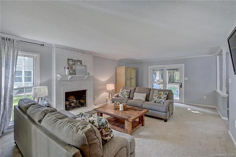 1523 Longbrook Dr, Charlotte, NC 28270