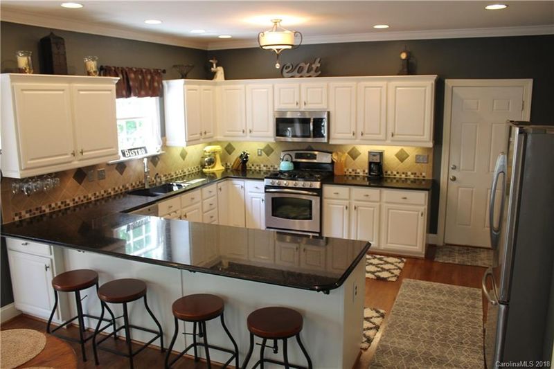 10508 Orchid Hill Ln, Charlotte, NC 28277